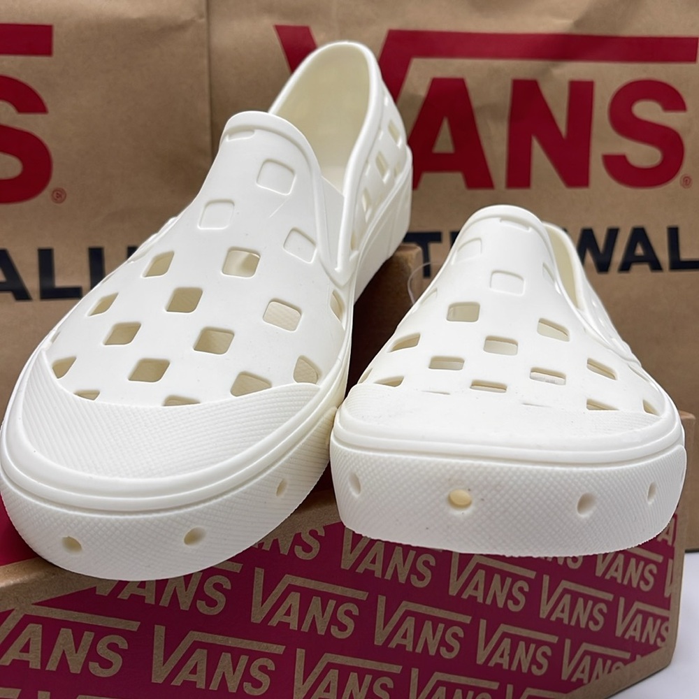 Vans WMNS Slip-On Trk Marshmallow
VN0A5HF8FS8
Sneakers - Picture 7 of 16